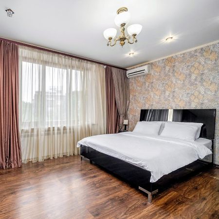 Lux Apartment Gorkiy Park 哈尔科夫 外观 照片