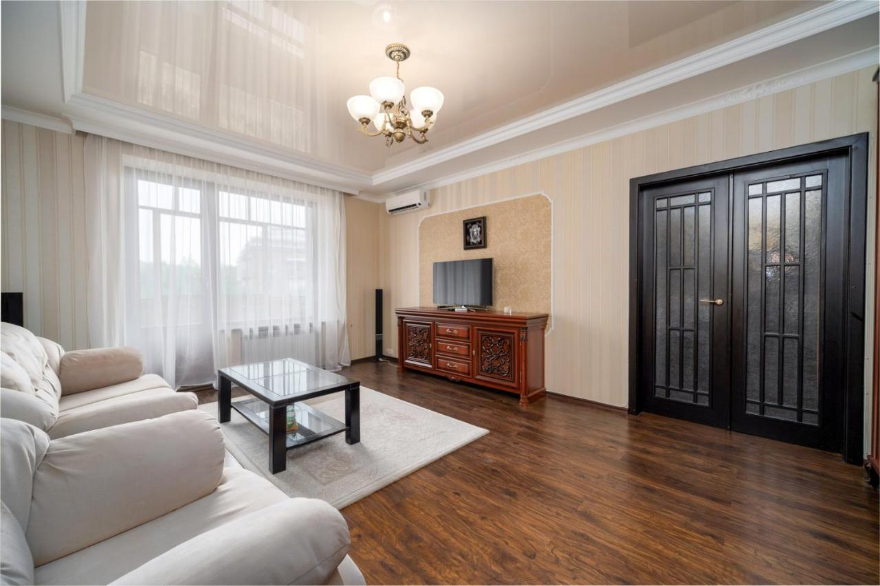 Lux Apartment Gorkiy Park 哈尔科夫 外观 照片